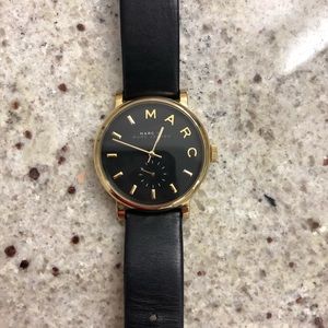 Marc Jacobs MBM1269 black and gold watch